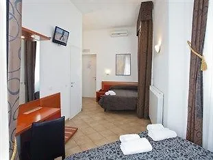 布伦塔米兰酒店 2*